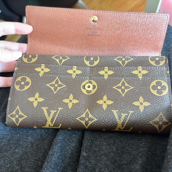 Louis Vuitton Monogram Sarah Wallet - Picture 6 of 15